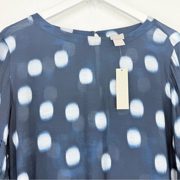 Chico’s Navy Blue White Dot Lightweight Pleat Tiered Flutter Sleeve Blouse NEW - Picture 4 of 15